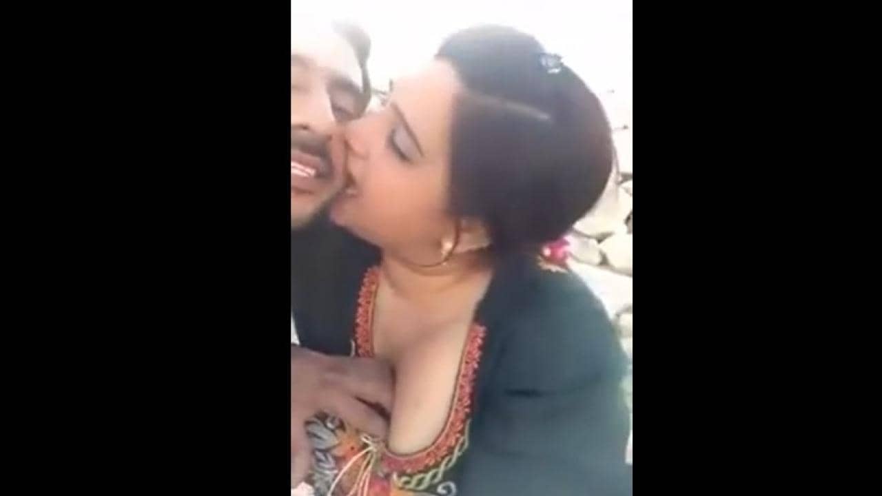 العلق وحبيبته في الصحراء نازلين تبويس وتفقيش